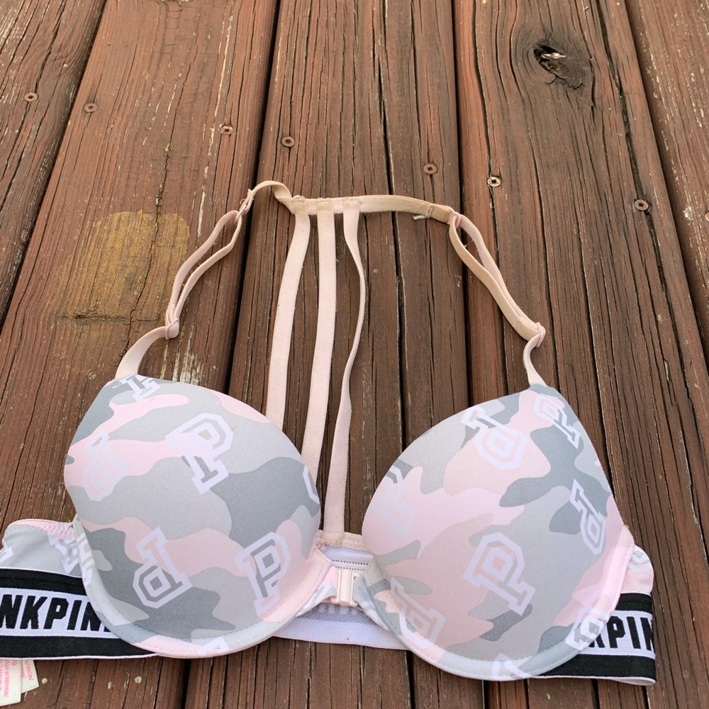 Victoria’s Secret pink camo push up bra hooks in the front. Size 32A